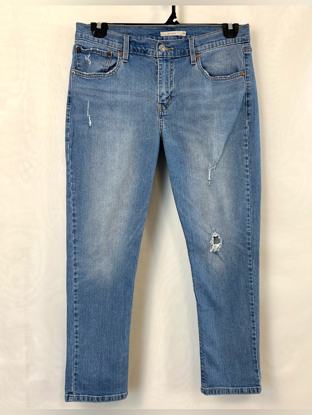 Levis Womens Boyfriend Crop Light Wash Distressed Jeans / Sz 30